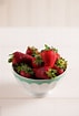 Bildresultat för Bowl of Strawberries with maple. Storlek: 71 x 105. Källa: www.stocksy.com