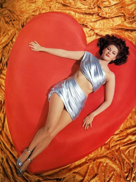 20 Beautiful Pin Up Photos Of Hollywood Starlets From