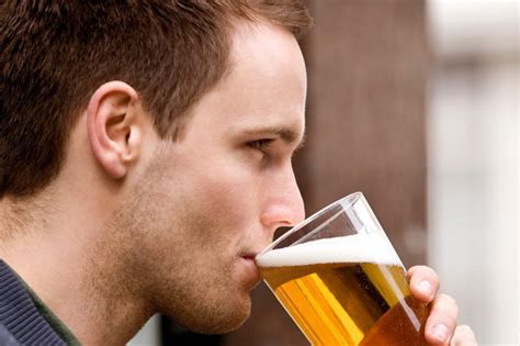 top doctor declares that six pints a day is fine as booze ‘helps
