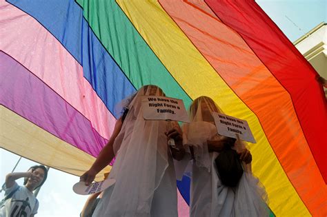 7 Facts About Lgbtq Weddings To Celebrate The Supreme Court S Landmark