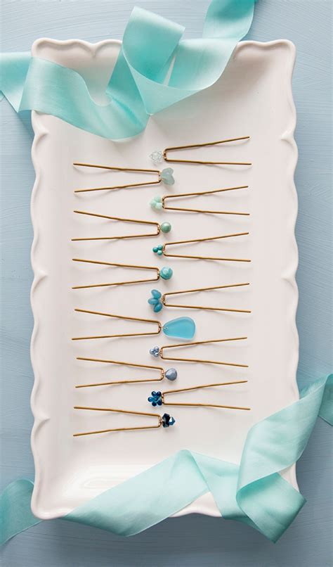 these diy something blue hair pins are stunning