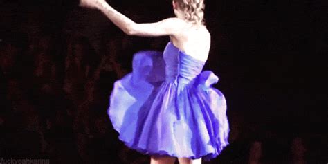Taylor Swift Onstage Upskirt Vid