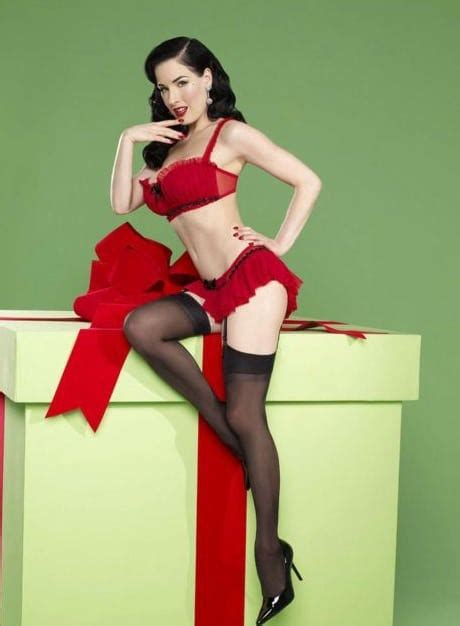 Celebrities That Can Bring Back The Sexy Pinup Look 30 Pics Therackup