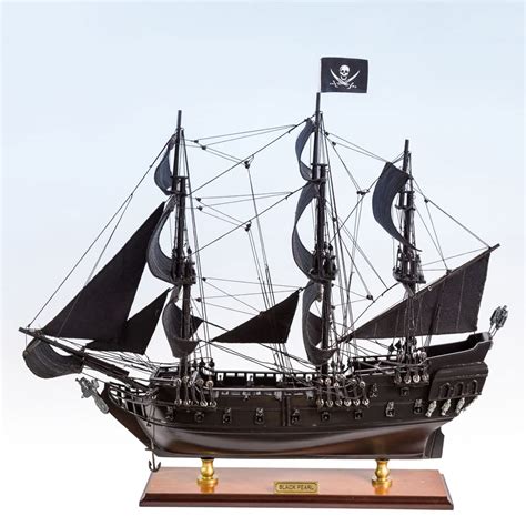buy seacraft gallery pirates   caribbean handcrafted model ships