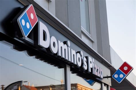 dominos opent eerste winkel  mijdrecht nieuwe meerbode