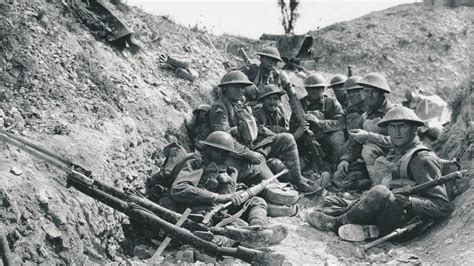 dying splendor    world australian soldiers relax   trenches