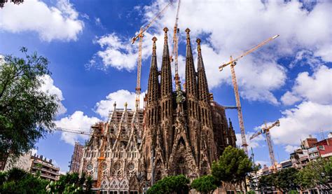 gaudis barcelona  complete visitors guide updated