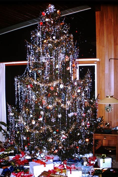 33 Interesting Snaps Show What Christmas Trees Looked Like In The 1950s