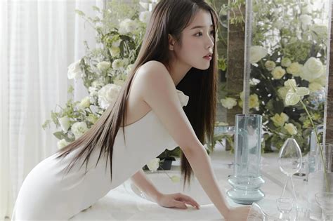lee ji eun asian brunette long hair women model flowers