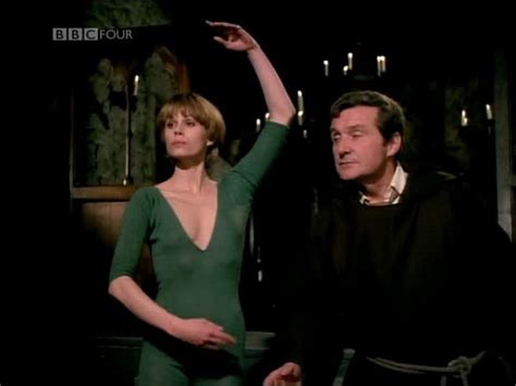 joanna lumley nue dans the new avengers