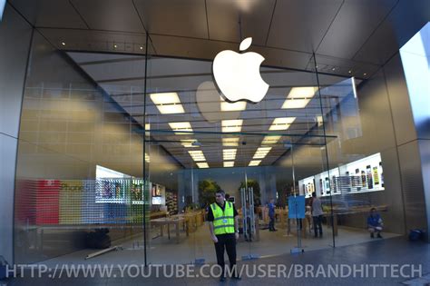 apple store iphone   iphone  displays start   focus  color tomac