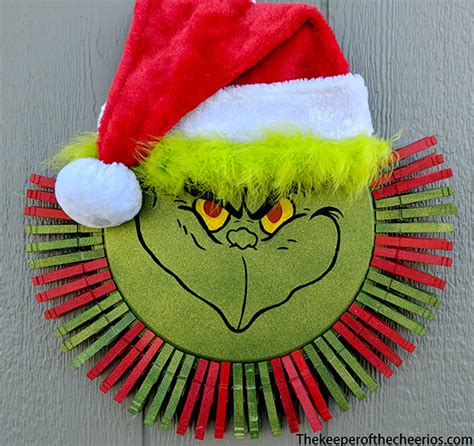 grinch clothespin pizza pan wreath  keeper