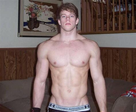 big muscle teen guy nude pic
