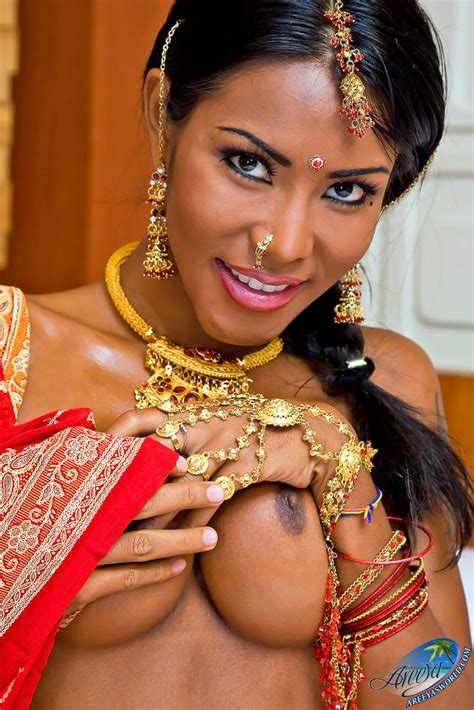 Exotic Sexy Tranny Reveals The Taste Of India Photo 6
