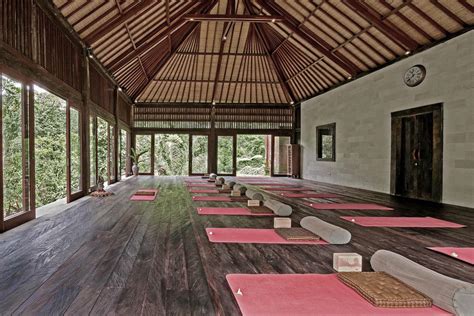 yoga retreats  bali   info    book