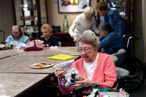 Photos Senior Needles And Threads Group At Holly Creek Retirement