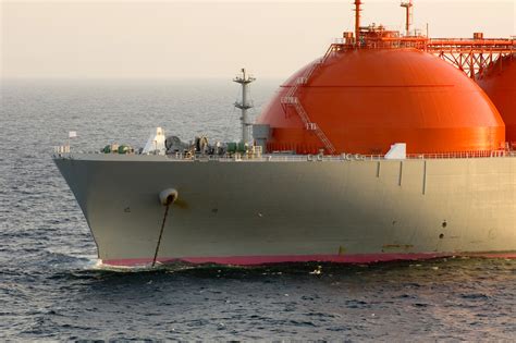 istocklarge lng tanker lwi
