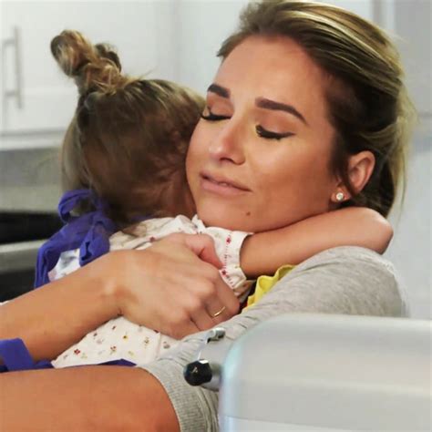 jessie james decker s daughter vivianne proves she s a mama s girl in