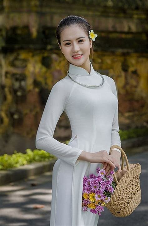 Ghim Trên Vietnamese Ladies In Traditional Clothing áo Dài