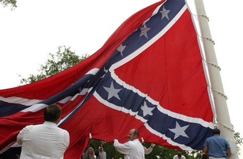 1 in 5 americans think confederate flag belongs at government buildings