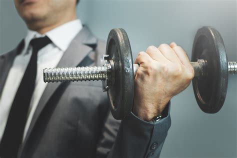 4 Weeks Of Weight Lifting Can Help Avoid Office Burnout