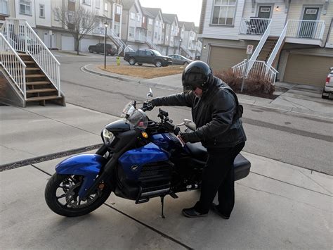 mountingdismounting  motorcycle       bike safely