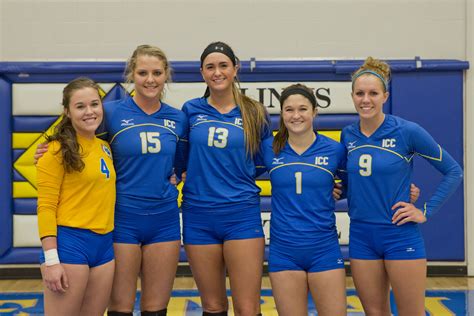 icc volleyball celebrates five cougars