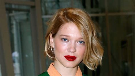 Léa Seydoux’s Red Lips And Springy Bob At Louis Vuitton