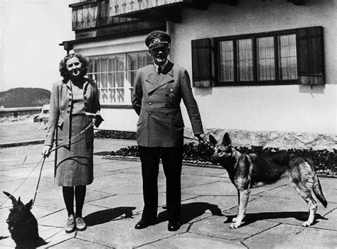 El Suicidio De Hitler Y Eva Braun Balas Cianuro Una Foto De Su Madre
