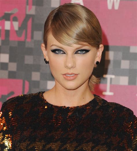 Taylor Swift S Best Hair And Makeup Looks Popsugar Beauty