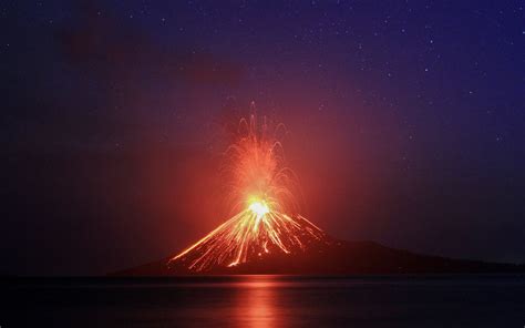 krakataus eruption   killed tens  thousands   volcanos child  roaring