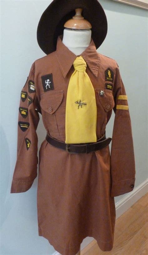 complete vintage brownie girl guide uniform badges  brownies