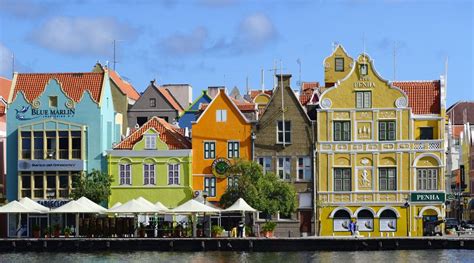 airbnb  curacao agreed  renew  collaboration