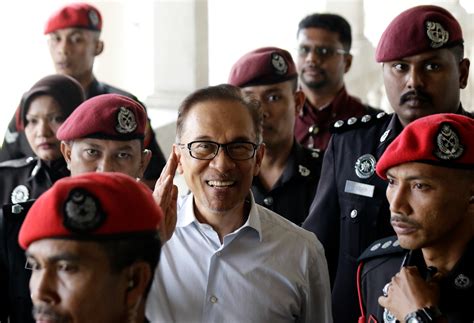 Malaysias Anwar Ibrahim Could Move From Prison To Prime Ministers