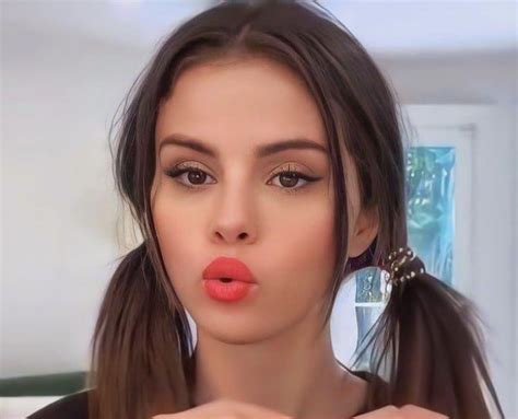 fabulous sexy new selena gomez selfie plump luscious lips celeblr
