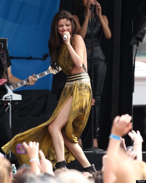 Selena Gomez Wardrobe Malfunction Former Disney Star Looks Like She