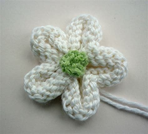 mack and mabel knitted flower tutorial