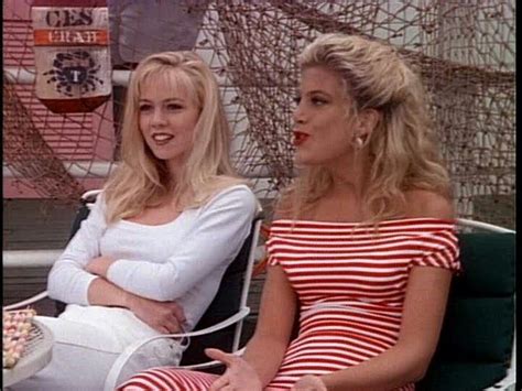 kelly taylor and donna martin on beverly hills 90210 played by jennie
