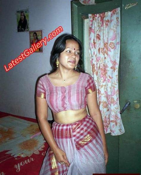 Bihar Aunty Sari Strip Blouse Removing Housewife Bra Show