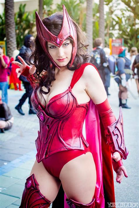 Sexy Cosplay Girl Scarlet Witch Cosplay