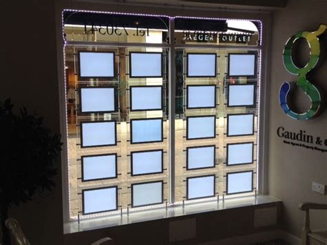 pin  signtech ci  window displays window display display windows