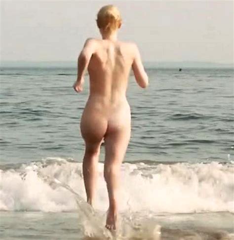 Dakota Fanning Nuda ~30 Anni In Beach Babes