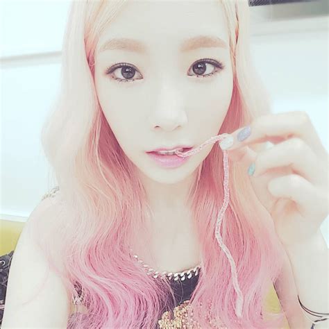 Recharge With Snsd Taeyeon S Adorable Selfie Wonderful