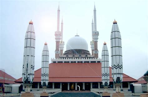 islamic holly places central java grand mosque indonesia