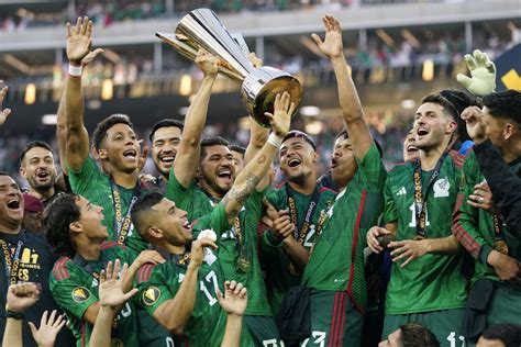 santiago gimenez lifts mexico  record setting gold cup title los