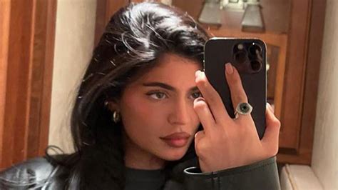 Kylie Jenner Flaunts Her Teeny Waist In Crop Top And Leather Jacket In