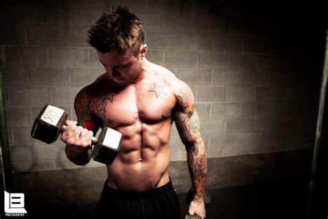 trainer and force factor athlete alex turner talks to mands muscle and strength