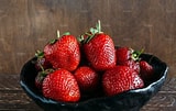 Bildresultat för Bowl of Strawberries with maple. Storlek: 160 x 101. Källa: creativemarket.com