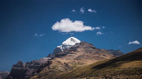 mount kailash helicopter  himalayan trekkers