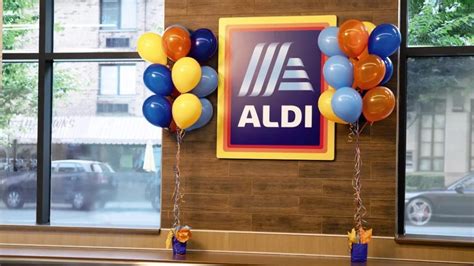 aldi  opening   stores     year   aldi